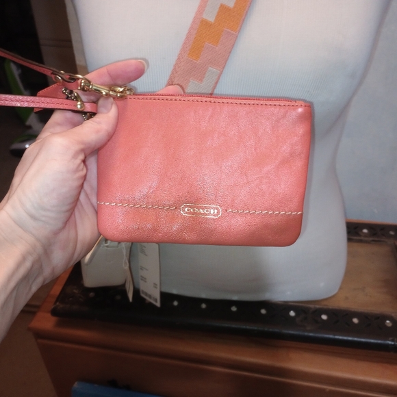 Coach wristlet and urban outfitters bag!! - Picture 6 of 12